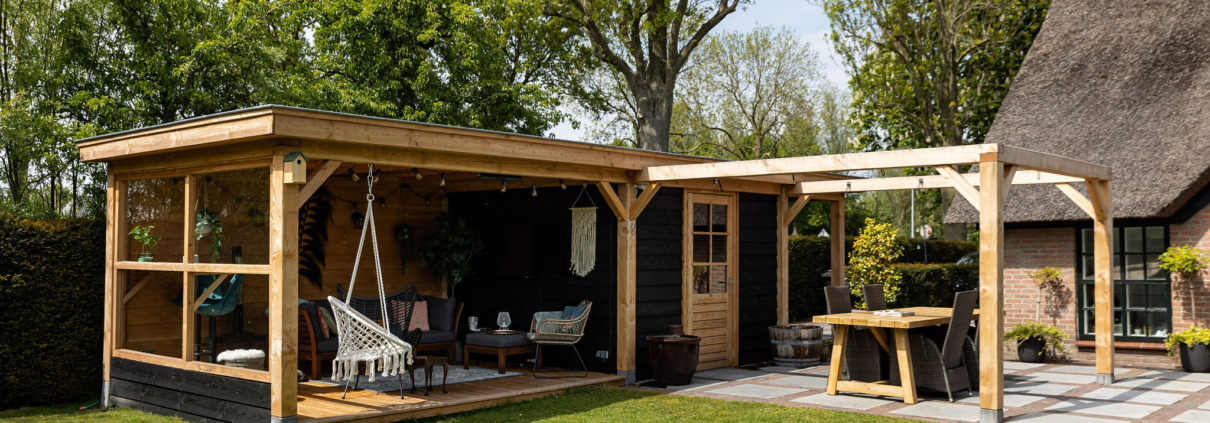 Houten veranda, schuur en pergola op maat in Leerdam