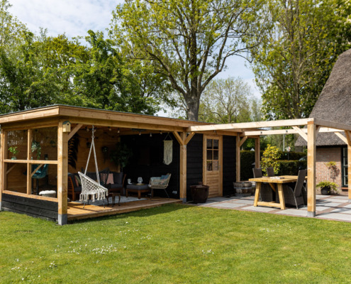 Houten veranda, schuur en pergola op maat in Leerdam