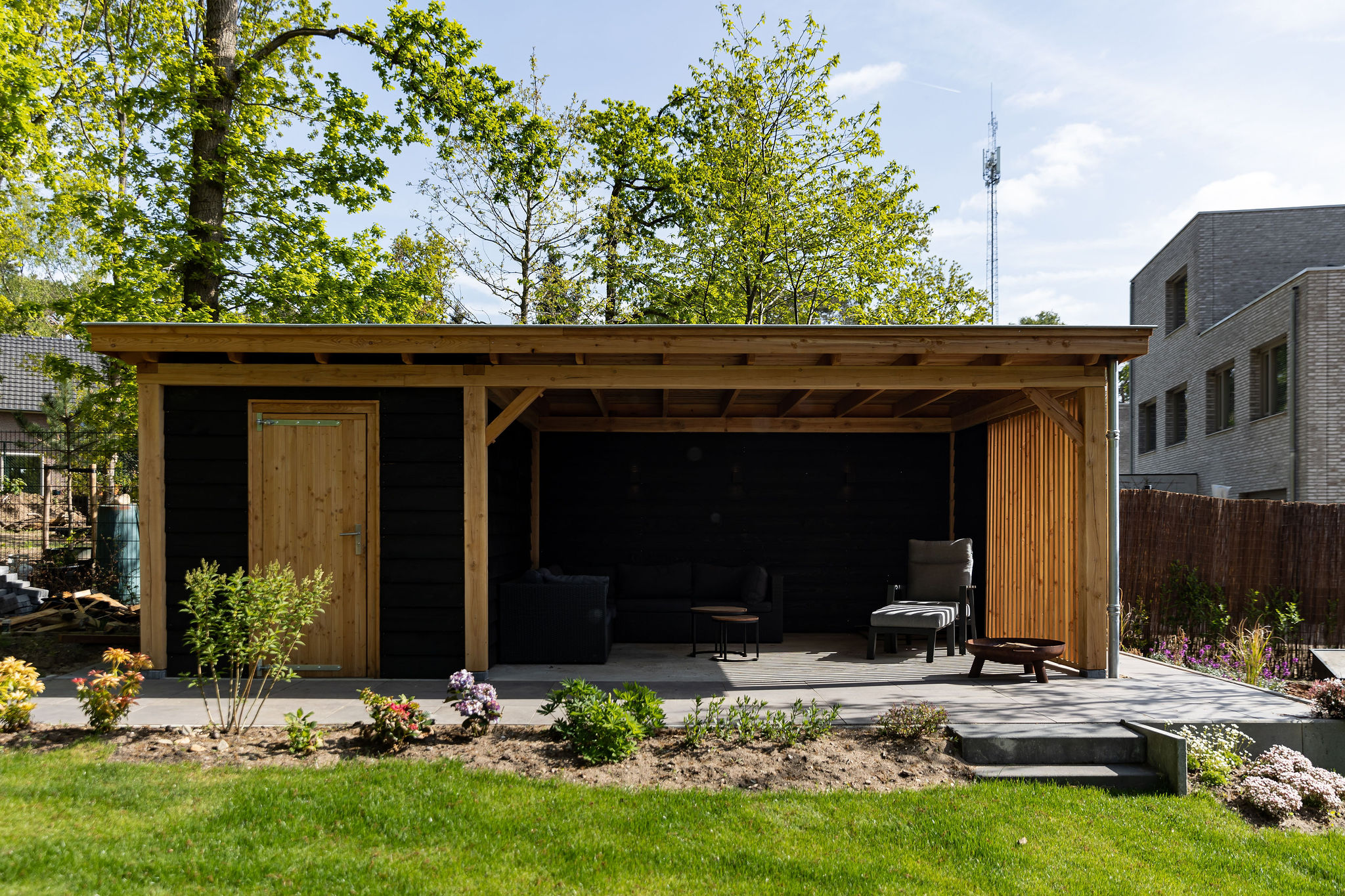 Houten overkapping met schuur op maat in Leersum Houten overkapping met schuur op maat in Leersum