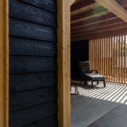 Houten overkapping met schuur op maat in Leersum